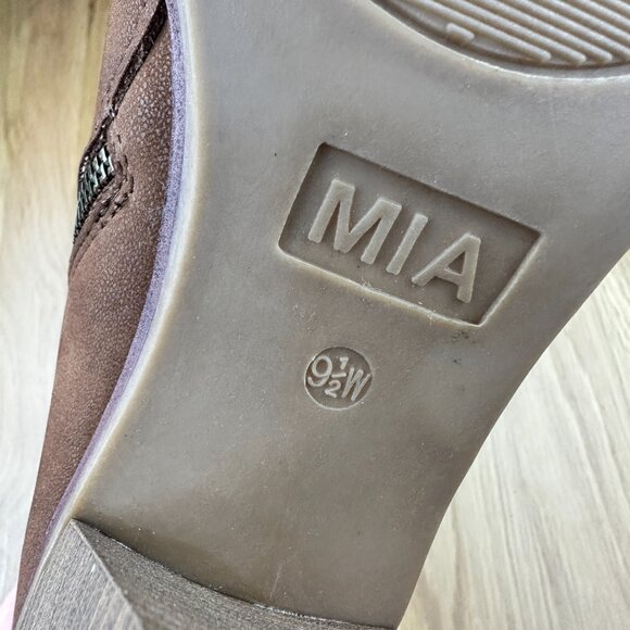 MIA Brown Block Heel Ankle Booties Size 9.5 Wide Round Toe Zipper Faux Leather - Picture 5 of 7